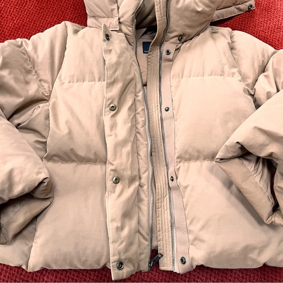 ♥️HostPick♥️Tan Banana Republic short puffer jacket, size large - Picture 3 of 9